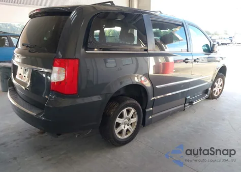 2012 Chrysler Town & Country Touring z USA, uszkodzony, nr VIN 2C4RC1BG5CR127352